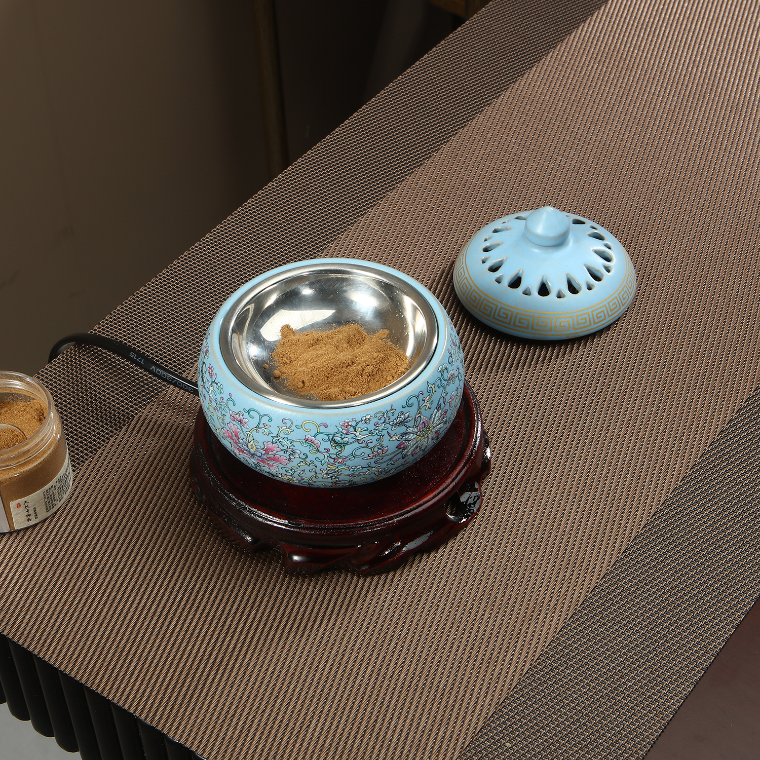 Electronic Incense Burner Cera - مراجعة Wax Melt Burner وسعره